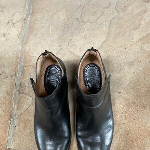 Latigo black leather booties